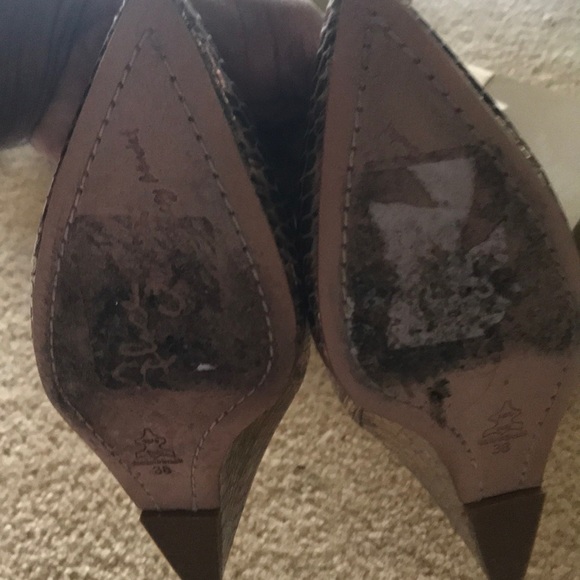 GOLD ALICE AND OLIVIA WEDGES - Picture 8 of 8